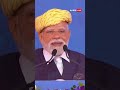 PM Modi Gujarat Visit: पीएम मोदी ने स्वीकारा चित्र तो रोने लगा बच्चा | ABP News Shorts
