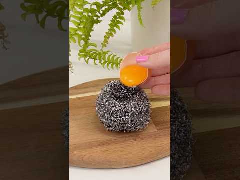 Place the egg yolk on a metal sponge. The results will surprise you.