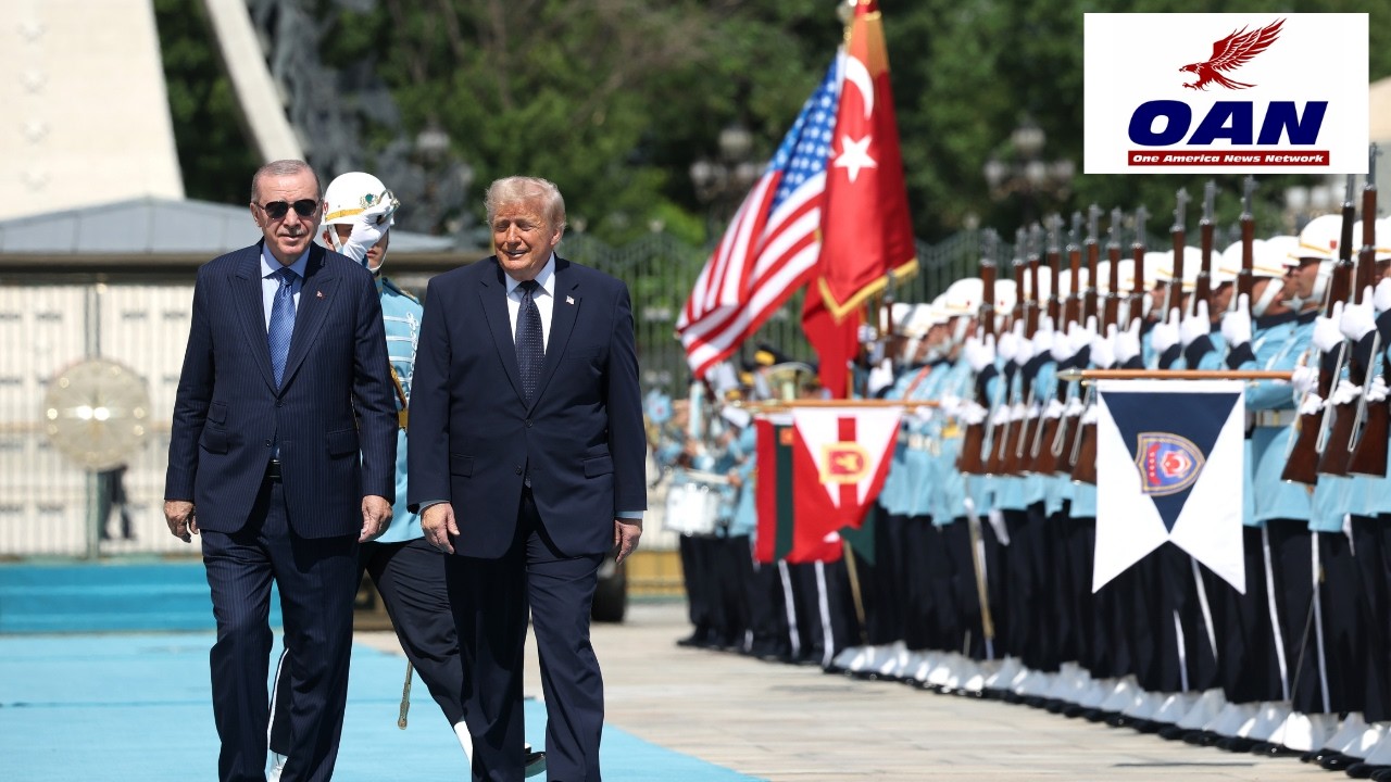Trump & Erdoğan’s Powerful Arrival in Ankara: Honor Guard Inspection as Fighter Jets Fly Overhead