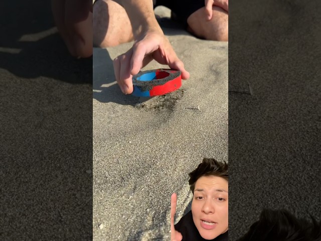 Sahilden mıknatısla demir çıkarmayı deniyorum! 🧲 Magnet sand  #magnet #sand #iron