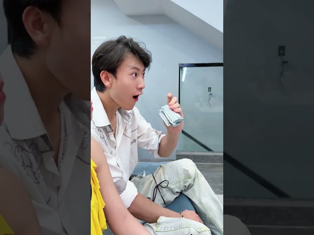 比什么心嘛，我有钱What kind of heart I have money