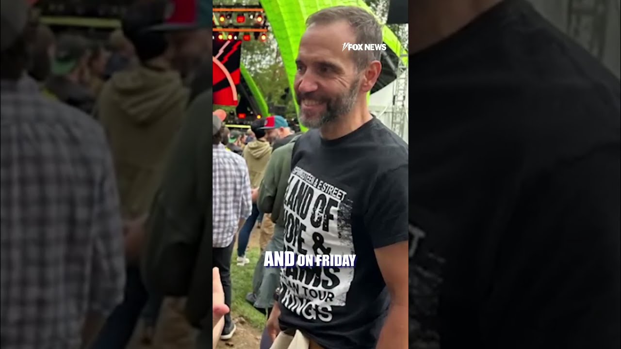 Jack Smith wears 'No Kings' shirt at music festival #shorts