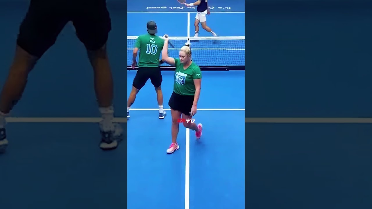 Poaching a right side rock 🪨 🤘 #pickleball #pickleballislife #pickleballhighlights