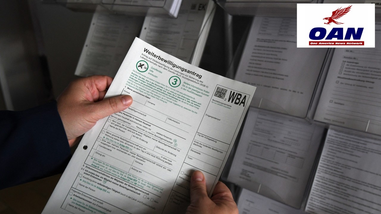 Jobless Claims Fall as Continuing Claims Rise—Could Iran War Costs Help Democrats in the Midterms?