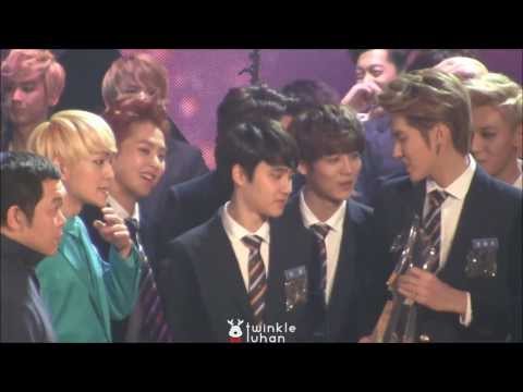 131227 KBS 가요대축제 상받고 기분 좋은 루한이 ♥