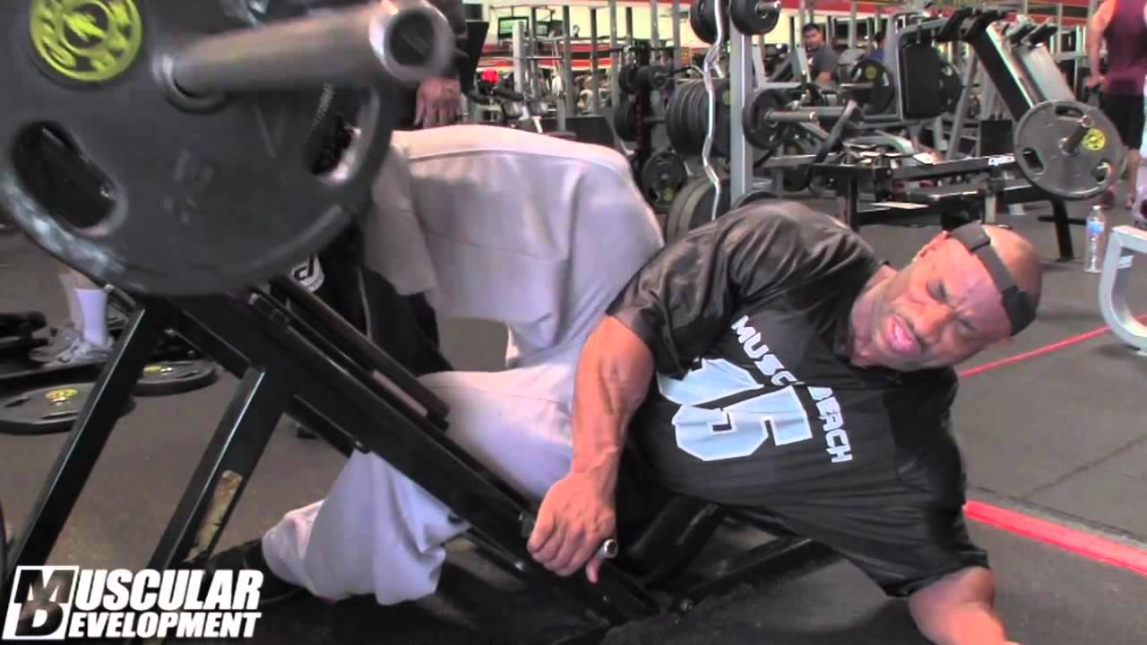 DEXTER JACKSON Leg Training 4 weeks out of the Olympia 2013 - YouTube