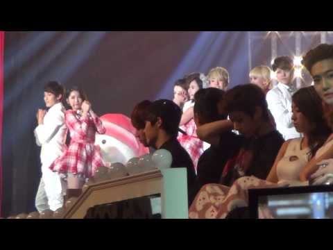 20131229 EXO Watching HELLOVENUS @ SBS Gayo Daejun