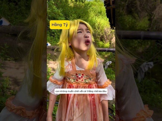Cô bé ở thành phố khinh thường cậu bé nhà quê