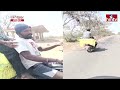 వామ్మో.. బైక్ మీద ఎన్ని యూరియా బస్తాలో సూడున్రి...! | Jordar News | hmtv  - 01:41 min - News - Video
