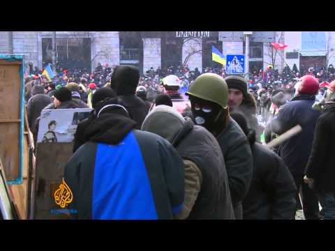 Protesters and police clash in Kiev