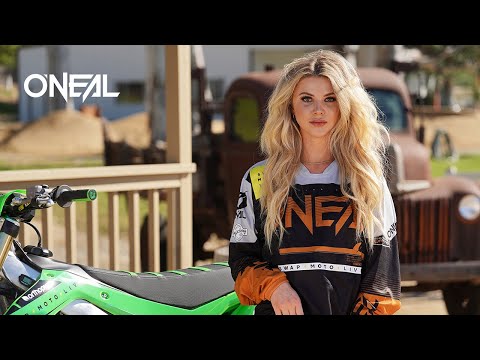 Moto Model September - Denna Lynn