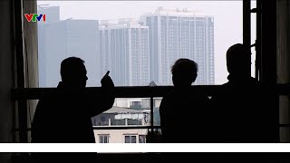 Hà Nội: 20 năm chờ cải tạo nhà, người dân vẫn phải sống cảnh tạm cư | VTV24