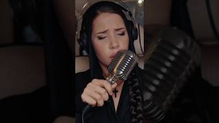 Тихо плачет океан, а с ним весь мир…