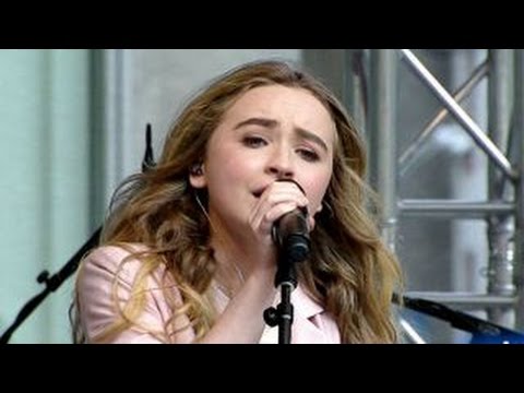 Sabrina Carpenter performs 'Can't Blame a Girl for Trying'