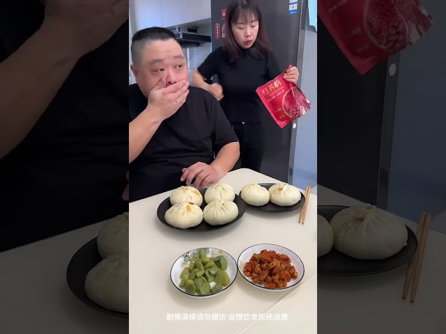 我以為蠢老公讓我吃更多包子，誰料他居然讓我啃包子皮，看我怎麼收拾他