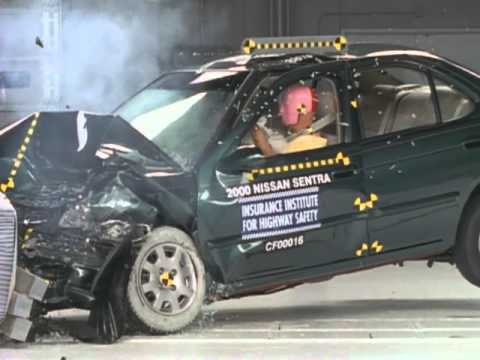 تست تصادف ویدیویی Nissan Sentra 2000 - 2006