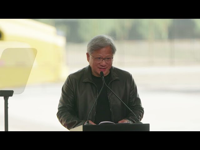 台積電亞利桑那廠首批NVIDIA Blackwell晶圓亮相 黃仁勳讚川普在美製造政策