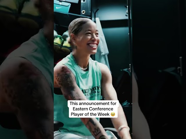Nothing beats love from your teammates 🙌 (via nyliberty/TT)