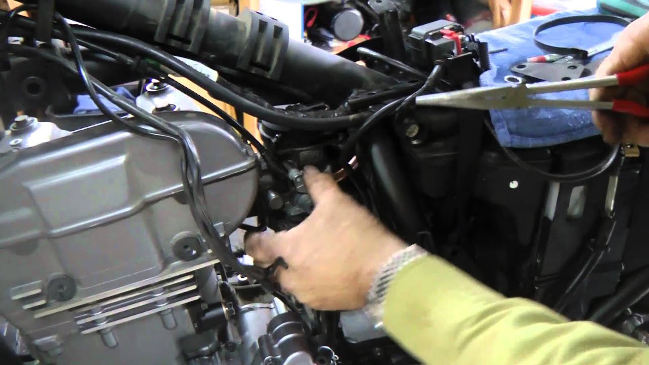 Carburetor Removal/Install on a KLR 650 by klr650.net's ... fuse for honda shadow box 