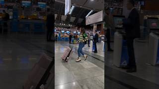 Airport dancer #ello