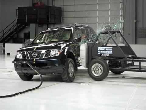Video Crash Test Nissan Pathfinder 2005 - 2007
