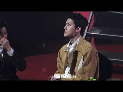 170222 가온 EXO 엑소 가수석 세훈 SEHUN - 반지가 신경쓰이지만 준면에게 다정히 물 챙겨주는 막내 + 시선강탈 물병으로 탑쌓는 백현 @ GAON chart