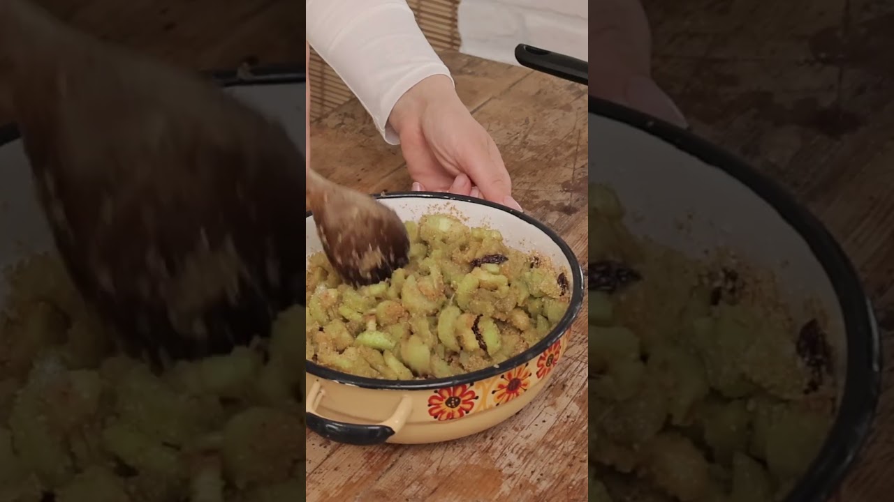 Recept na rebarborový koláč podle Sandtnerové! 🥧 #toprecepty #shorts #rebarbora