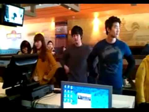 Fancam Dream High cast2pm taec suzy iu hyun practiced genie dance in restaurant