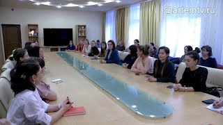 Меры соцподдержки и условия труда обсудил Вячеслав Квон с учителями