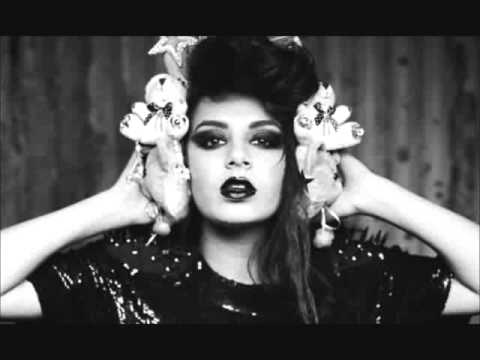 Charli XCX - Set Me Free