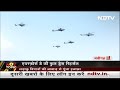 Chandigarh के Sukhna Lake पर वायुसेना के विमानों ने दिखाए करतब | Hot Topic  - 00:36 min - News - Video