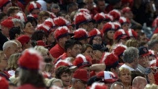 Anaheim Angels fans don rally wigs to set a Guinness World Record
