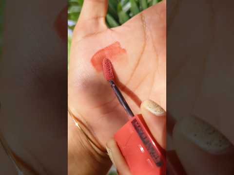 Glossy peachy vinyl lipstick💕#maybelline#vinyl#shorts#youtubeshorts#glossylip#myntra
