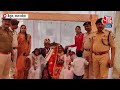 MP News: इकलौती महिला कुली की शादी में सहारा बने रेलकर्मी, स्टेशन पर ही हल्दी और मेहंदी | Aaj Tak  - 02:43 min - News - Video