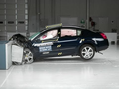 Video Crash Test Nissan Maxima 2004