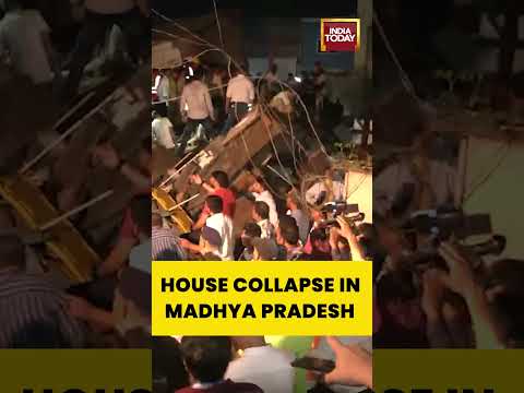 House Collapse in Madhya Pradesh, 10 Rescued to Safe Place |  #shorts #madhyapradesh #mishap