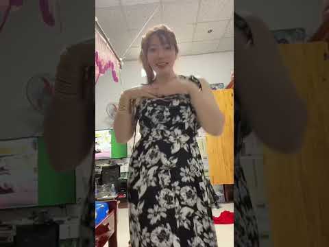 Bước đi trong chiều mưa 😊😊