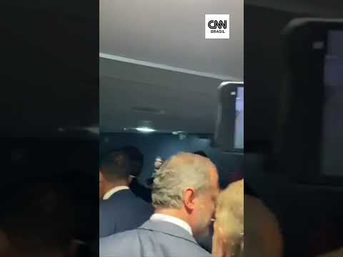 ​Bolsonaro surpreende e vai ao STF no dia do julgamento | CNN Brasil