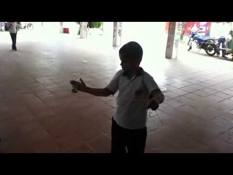 Jugando con TrompÃ³n Jomaser el trompo tradicional - YouTube