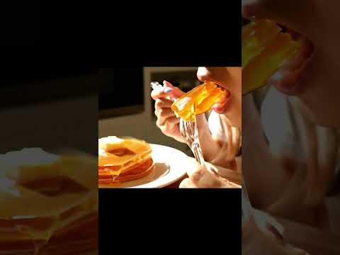 ガラスのパンケーキ、ついに実食の時。#Shorts #ASMR #satisfying #pancake #glassart #crunch #CGI #音フェチ #咀嚼音 #ガラス