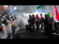 Protesting teachers clash with police in Bolivia  - 01:01 min - News - Video