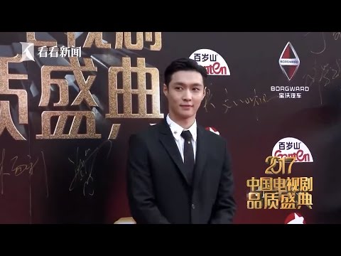 张艺兴霸气总裁亮相 竟呆萌忘记自己作品 | 电视剧品质盛典红毯【东方卫视官方高清】