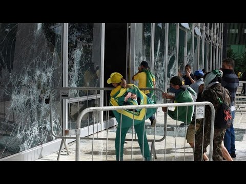 Polícia de Brasília sob fogo cerrado