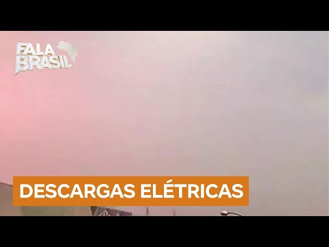 Descargas elétricas iluminam céu de Santa Maria (RS)