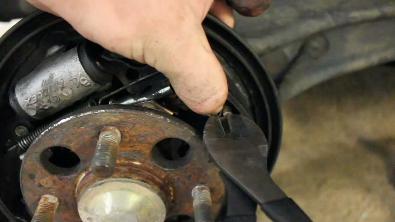 How to change rear drum brakes on honda civic #2
