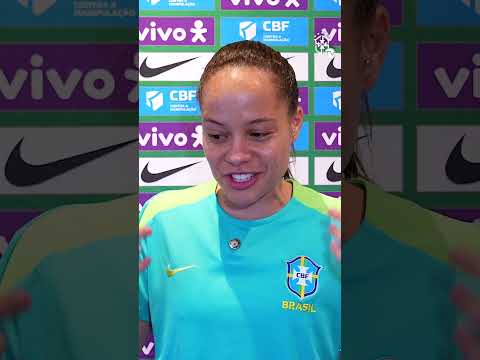 NATALINHA CELEBRA SUA ESTREIA NO MUNDIAL