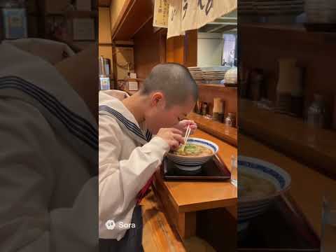 ラーメン食べる坊主女子中学生 #生成ai #坊主女子 #buzzcut