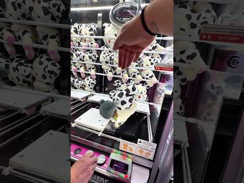 Playing multiple claw machines so I have a better chance of winning 😭🔥 #clawmachine