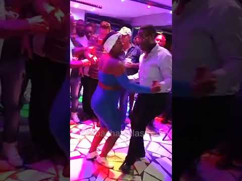 Bailando Bachata en Concurso del Baile Republica Dominicana