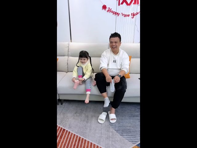 《襪子失蹤案！爸爸慘遭女兒暴打》